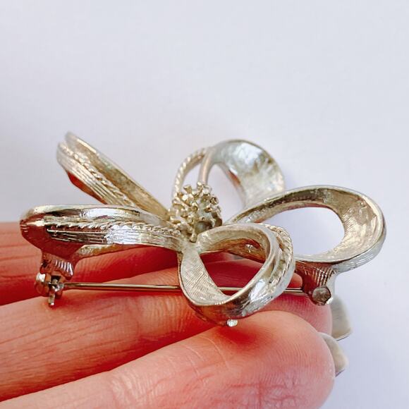 VTG Signed ART Silvertone Brooch, Mid Century Mod Floral Textured Petal Pin - Picture 4 of 9